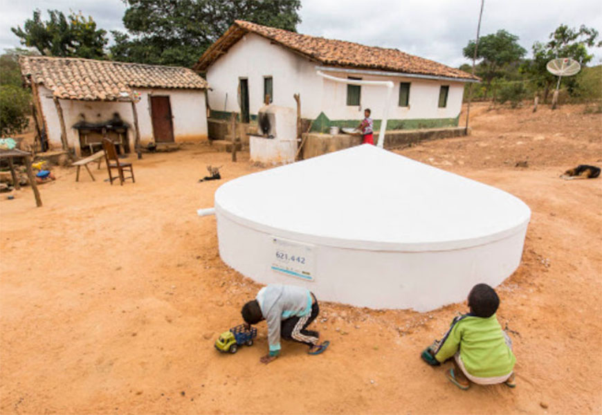 Cisterna de armazenamento de água em zona rural